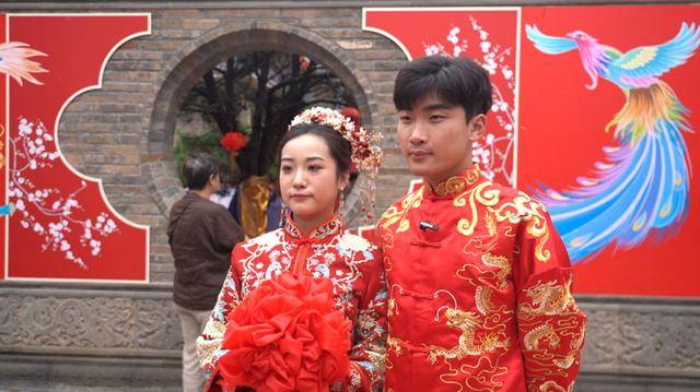 简约不失深情倡导文明新风！莱西集体婚礼为爱“减负”